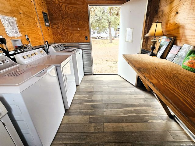 605 Lakeshore Ln, Bandera, TX 78003