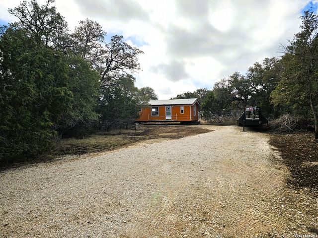 605 Lakeshore Ln, Bandera, TX 78003