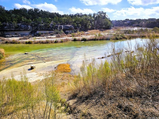 605 Lakeshore Ln, Bandera, TX 78003