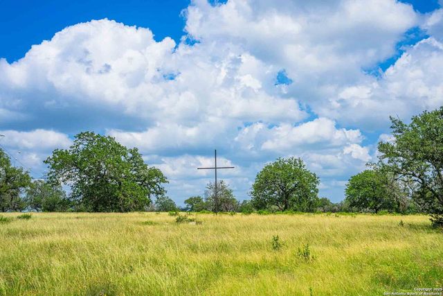 8 Cypress Creek Rd, Comfort, TX 78013