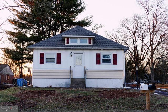 214 TRUMBAUERSVILLE RD, Quakertown, PA 18951