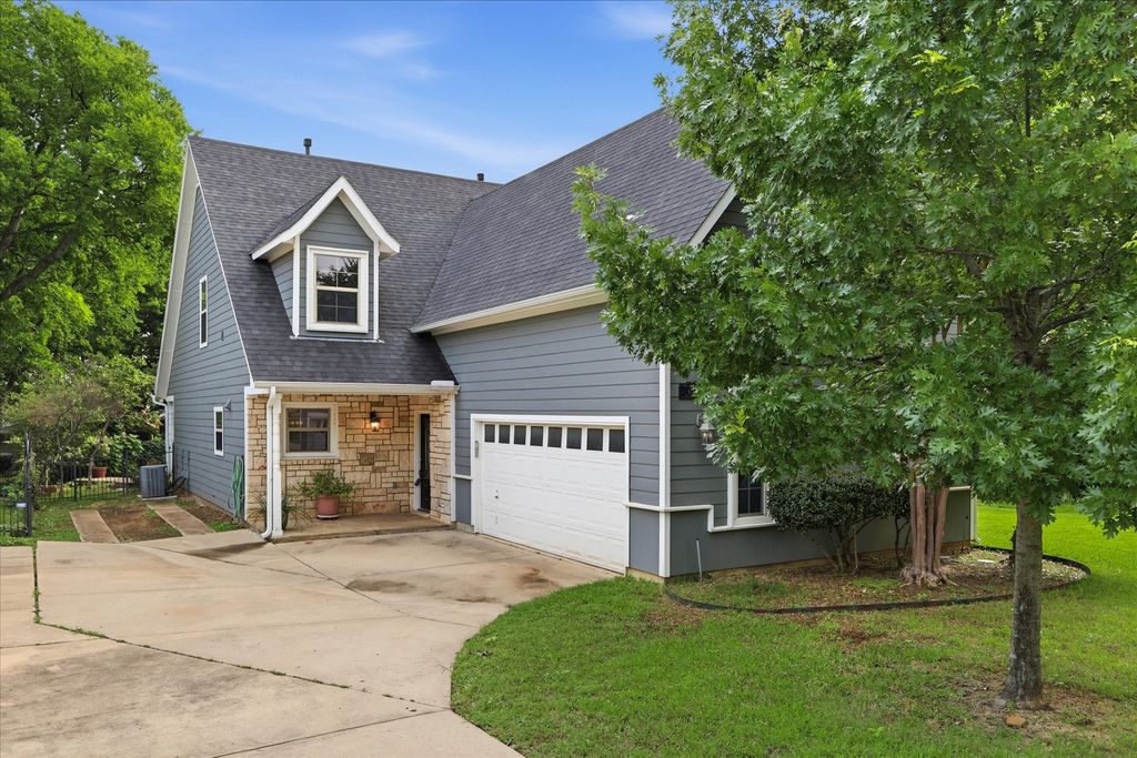 413 Collins Street, Argyle, TX 76226