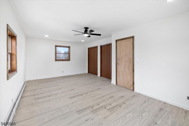 101 Midvale Ave, Wanaque Boro, NJ 07465