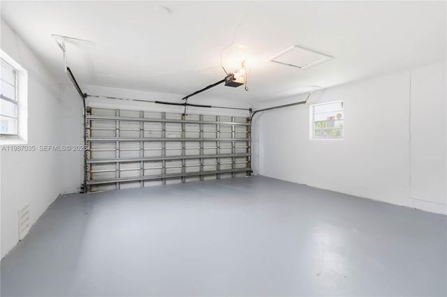 8500 SW 20th St, North Lauderdale, FL 33068