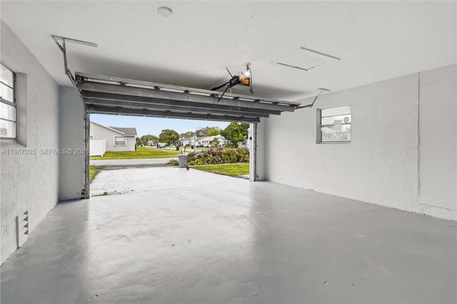 8500 SW 20th St, North Lauderdale, FL 33068