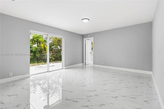 8500 SW 20th St, North Lauderdale, FL 33068