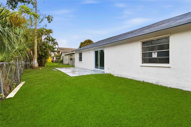 8500 SW 20th St, North Lauderdale, FL 33068