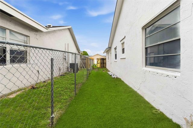 8500 SW 20th St, North Lauderdale, FL 33068