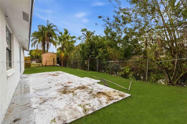 8500 SW 20th St, North Lauderdale, FL 33068