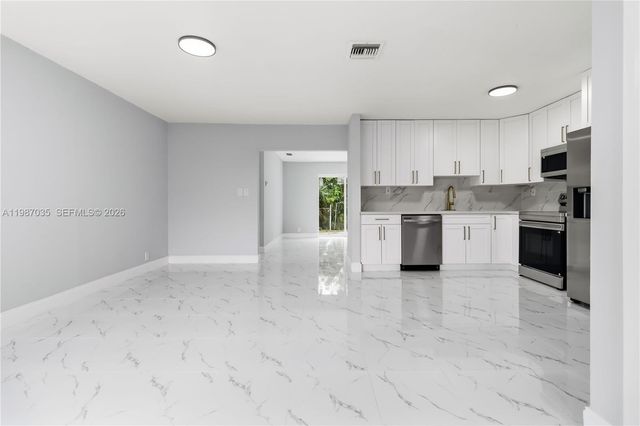 8500 SW 20th St, North Lauderdale, FL 33068