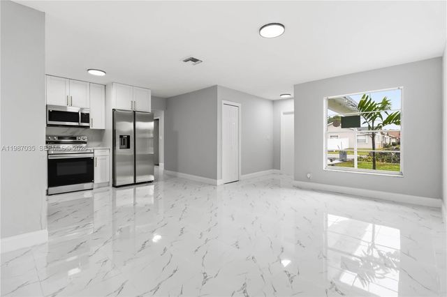 8500 SW 20th St, North Lauderdale, FL 33068