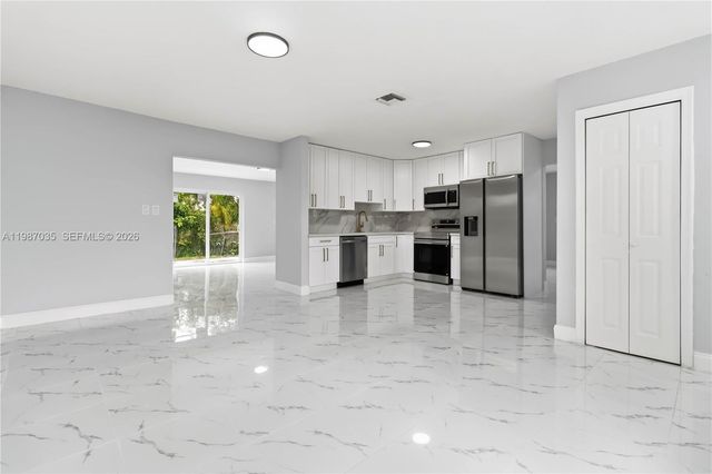 8500 SW 20th St, North Lauderdale, FL 33068