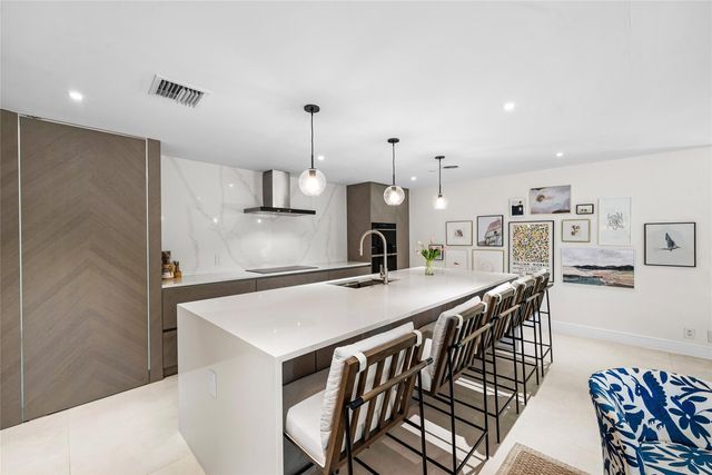 2233 NE 30th Court, Lighthouse Point, FL 33064