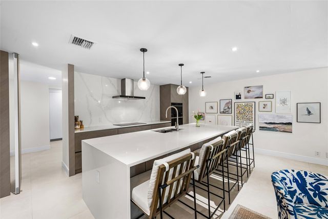 2233 NE 30th Court, Lighthouse Point, FL 33064