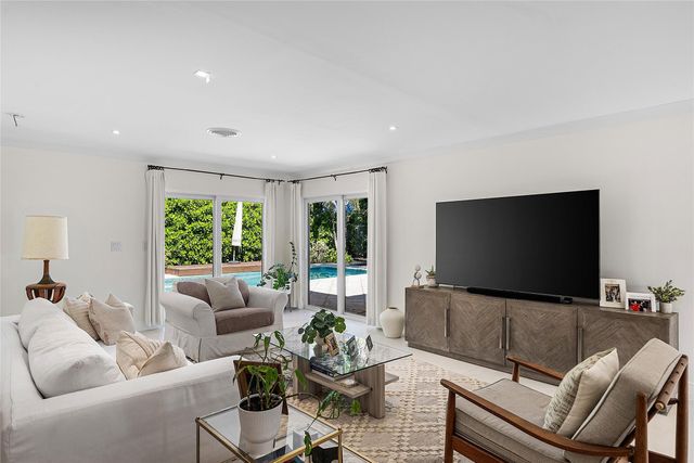 2233 NE 30th Court, Lighthouse Point, FL 33064