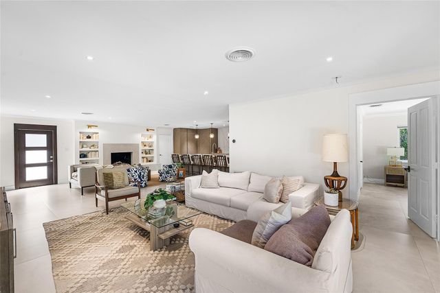 2233 NE 30th Court, Lighthouse Point, FL 33064