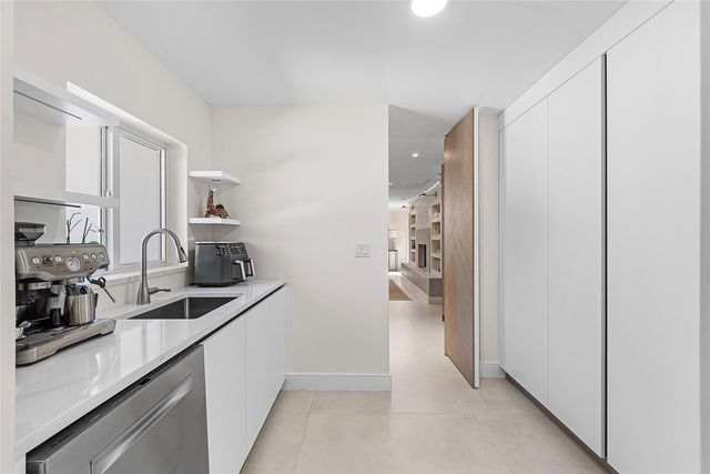 2233 NE 30th Court, Lighthouse Point, FL 33064