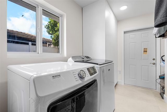 2233 NE 30th Court, Lighthouse Point, FL 33064