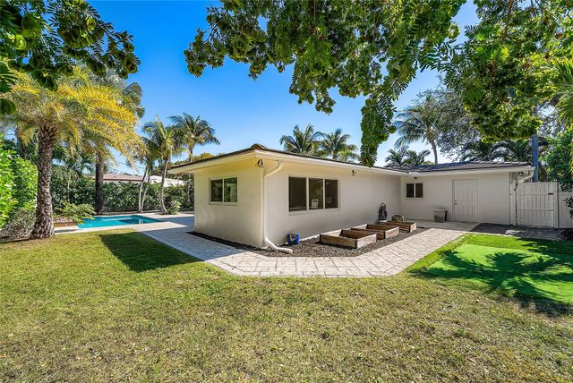 2233 NE 30th Court, Lighthouse Point, FL 33064