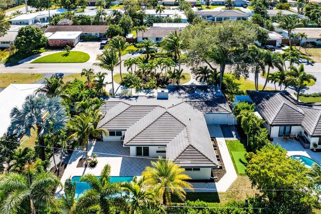 2233 NE 30th Court, Lighthouse Point, FL 33064