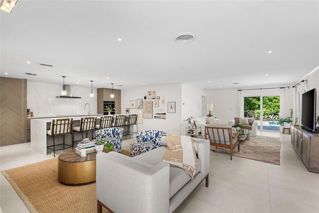 2233 NE 30th Court, Lighthouse Point, FL 33064