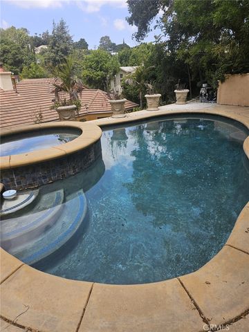 3946 Knobhill Drive, Sherman Oaks, CA 91423