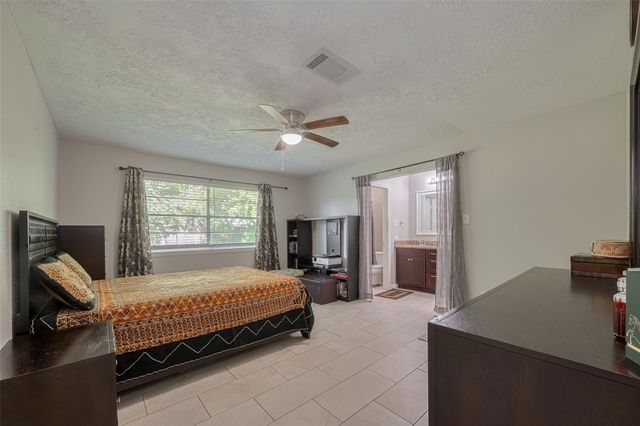 10534 Towne Square Road, Sugar Land, TX 77498