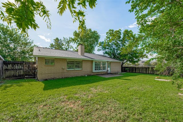 10534 Towne Square Road, Sugar Land, TX 77498