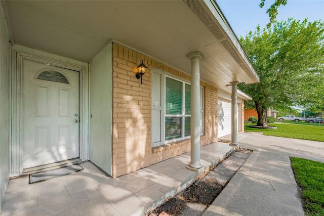 10534 Towne Square Road, Sugar Land, TX 77498