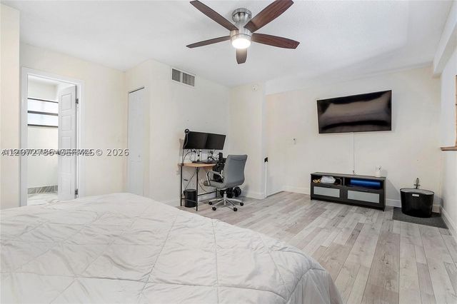 1281 W Fairway Rd 1281, Pembroke Pines, FL 33026