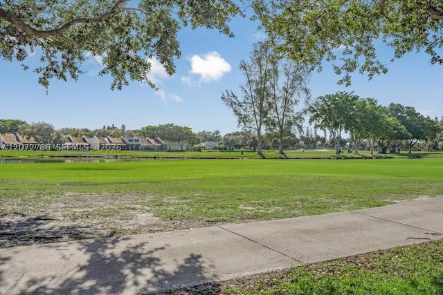1281 W Fairway Rd 1281, Pembroke Pines, FL 33026