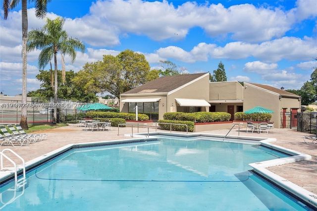 1281 W Fairway Rd 1281, Pembroke Pines, FL 33026