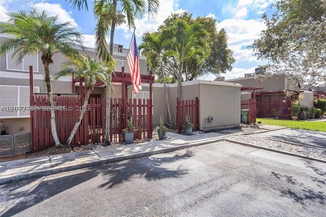 1281 W Fairway Rd 1281, Pembroke Pines, FL 33026