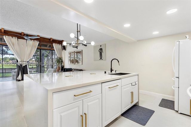 1281 W Fairway Rd 1281, Pembroke Pines, FL 33026