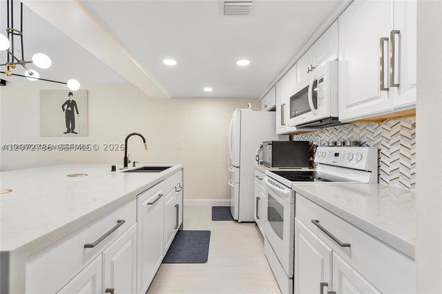 1281 W Fairway Rd 1281, Pembroke Pines, FL 33026