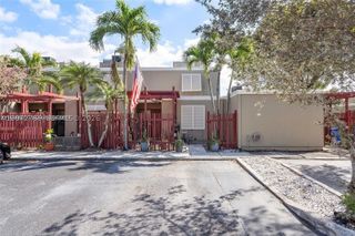 1281 W Fairway Rd 1281, Pembroke Pines, FL 33026