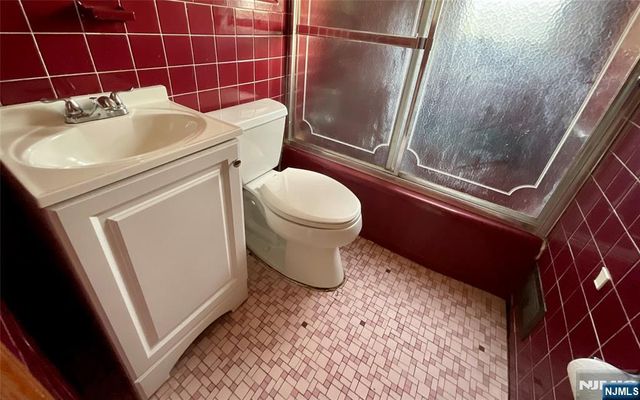23 Veterans Place, North Arlington, NJ 07031