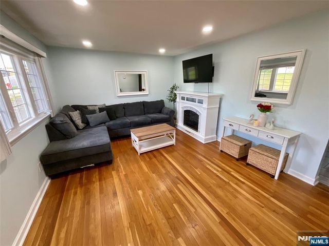 23 Veterans Place, North Arlington, NJ 07031