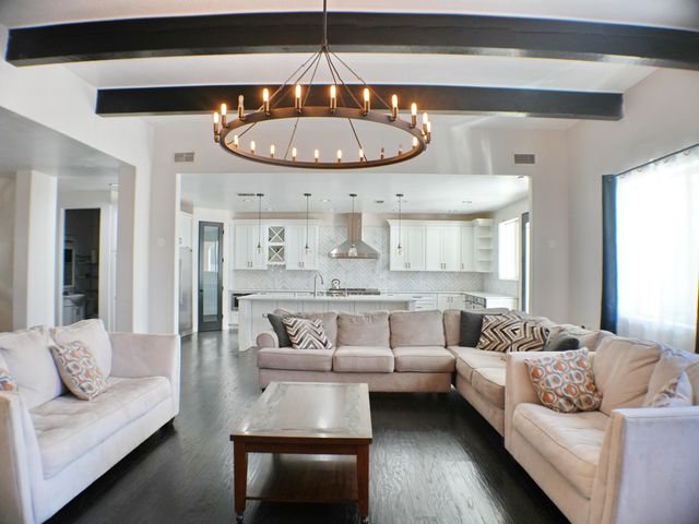 6427 POJOAQUE Drive NW, Albuquerque, NM 87120