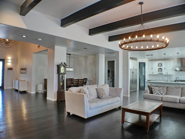 6427 POJOAQUE Drive NW, Albuquerque, NM 87120