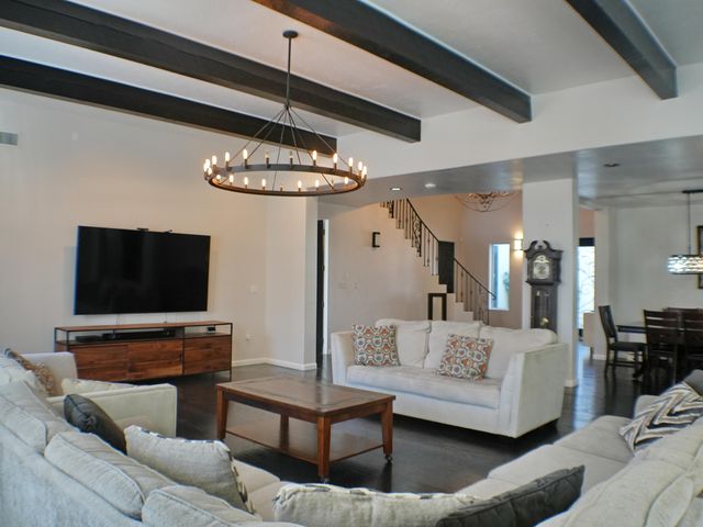 6427 POJOAQUE Drive NW, Albuquerque, NM 87120