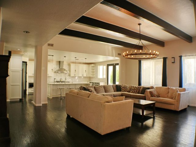 6427 POJOAQUE Drive NW, Albuquerque, NM 87120