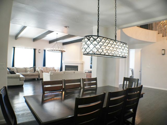 6427 POJOAQUE Drive NW, Albuquerque, NM 87120