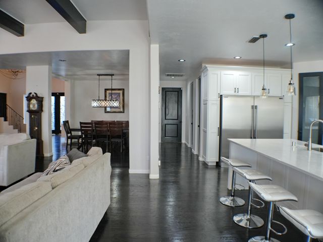 6427 POJOAQUE Drive NW, Albuquerque, NM 87120