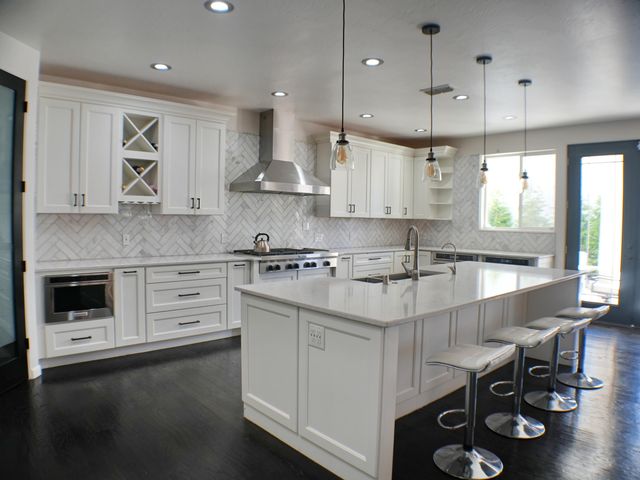 6427 POJOAQUE Drive NW, Albuquerque, NM 87120