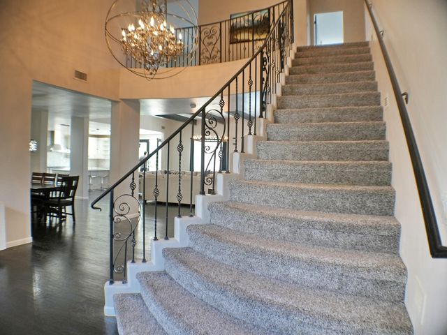 6427 POJOAQUE Drive NW, Albuquerque, NM 87120