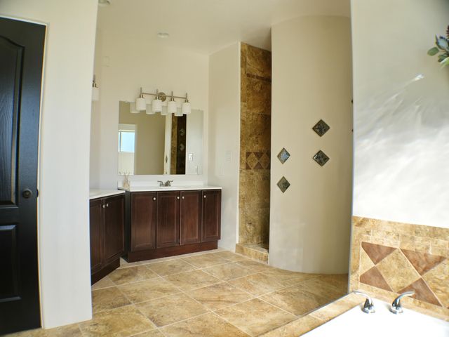 6427 POJOAQUE Drive NW, Albuquerque, NM 87120