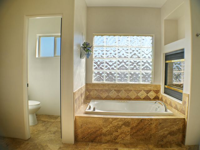 6427 POJOAQUE Drive NW, Albuquerque, NM 87120