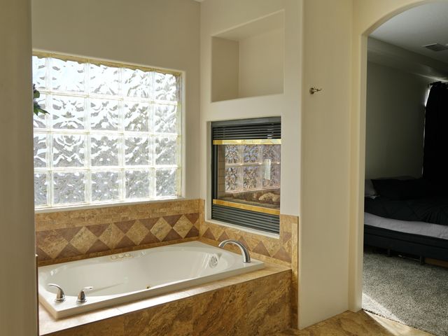 6427 POJOAQUE Drive NW, Albuquerque, NM 87120