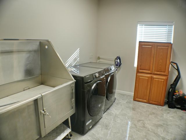 6427 POJOAQUE Drive NW, Albuquerque, NM 87120